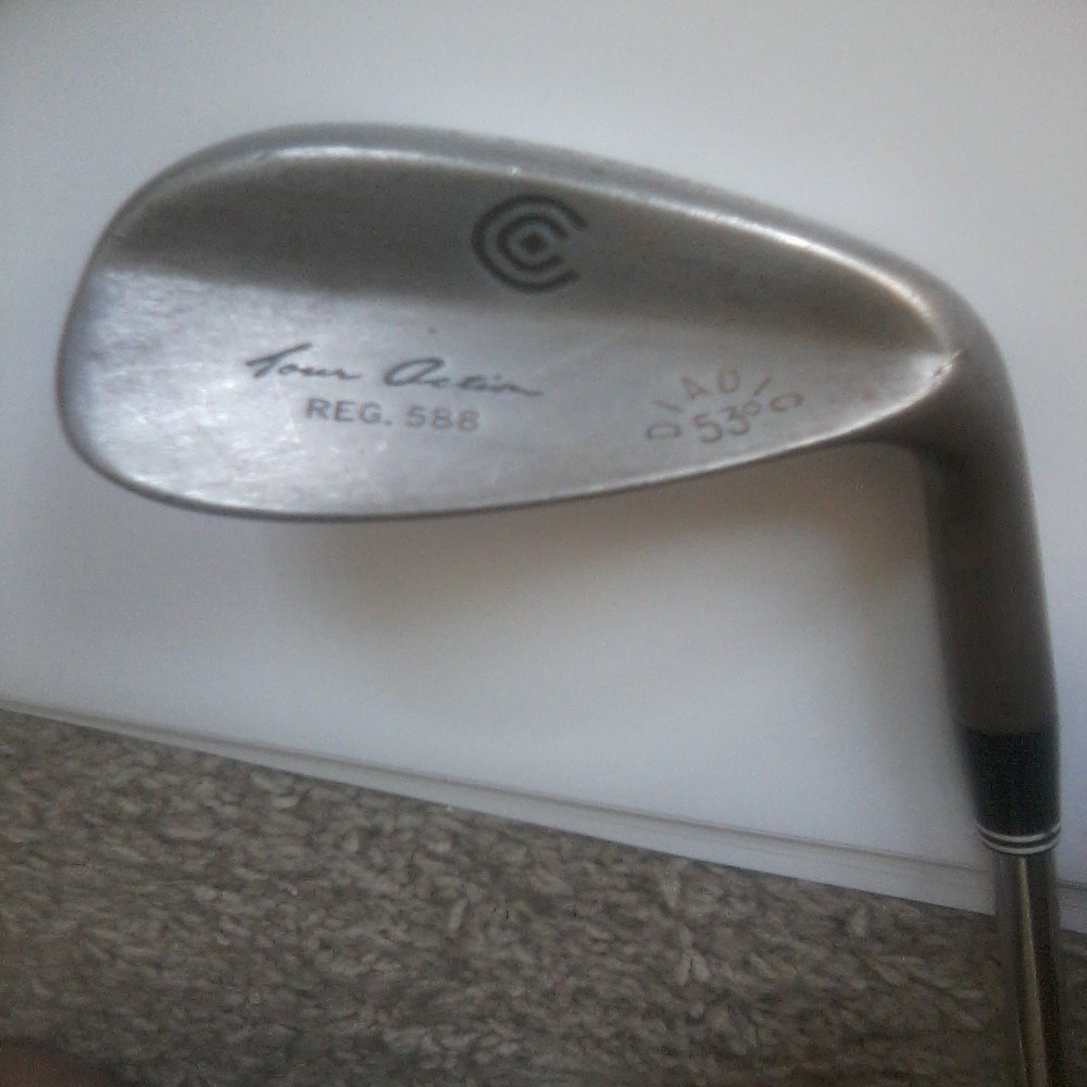 Cleveland 588 Chrome Wedge (Men's Left-Handed, 53 Degree Loft, Traction Steel Shaft)