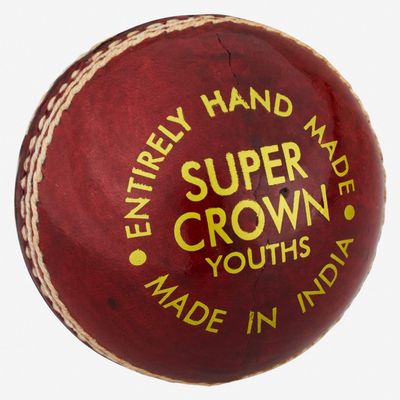 Readers Super Crown Cricket Ball 4.75oz, Red, Youths