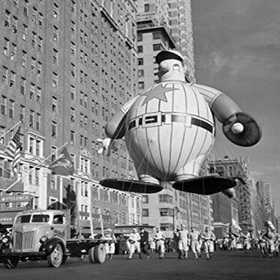 USA New York State New York City Macys Thanksgiving Day Parade holding baseball player balloon 1946 Poster Print (18 x 24)
