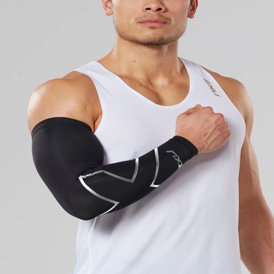 2XU Compression Single Arm Guard, Black/Silver, Small