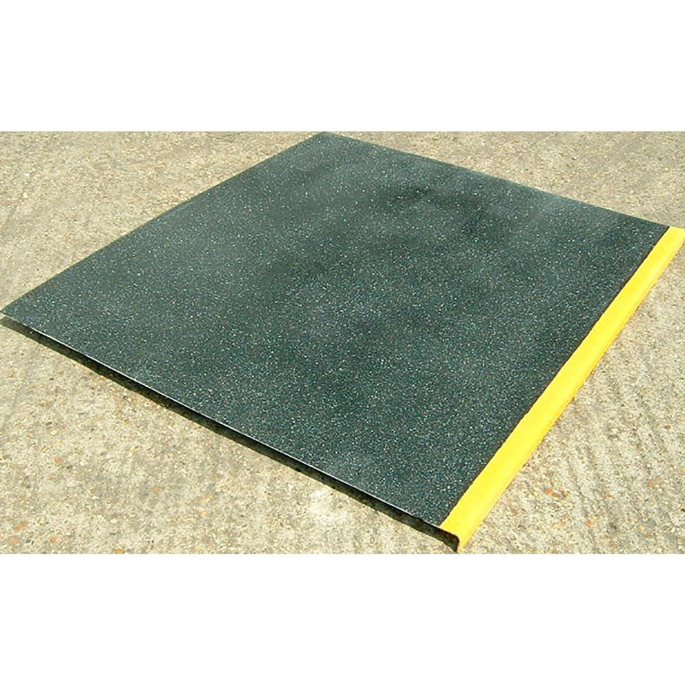 Ext Coarse Landing Cover - Black & Yellow 47.25" X 47.25"