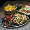 Bayou Classic 7409 Fiesta Fajita Pan w/ Wooden Trivet Perfect For Oven-To-Table Presentation Of Sizzling Skirt Steak Chicken And Veggie Fajitas view 2