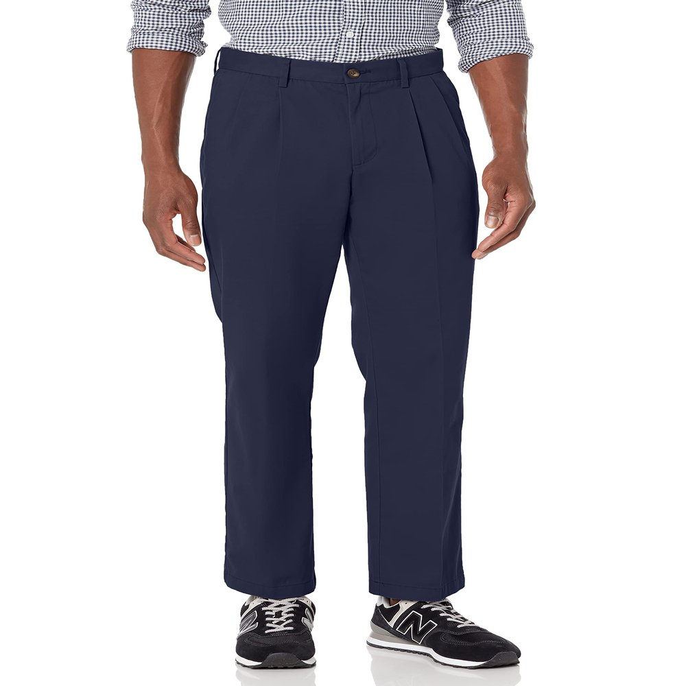Amazon Essentials Men's Classic-Fit Wrinkle-Resistant Pleated Chino Pant (Available in Big & Tall), Navy, 32W x 28L