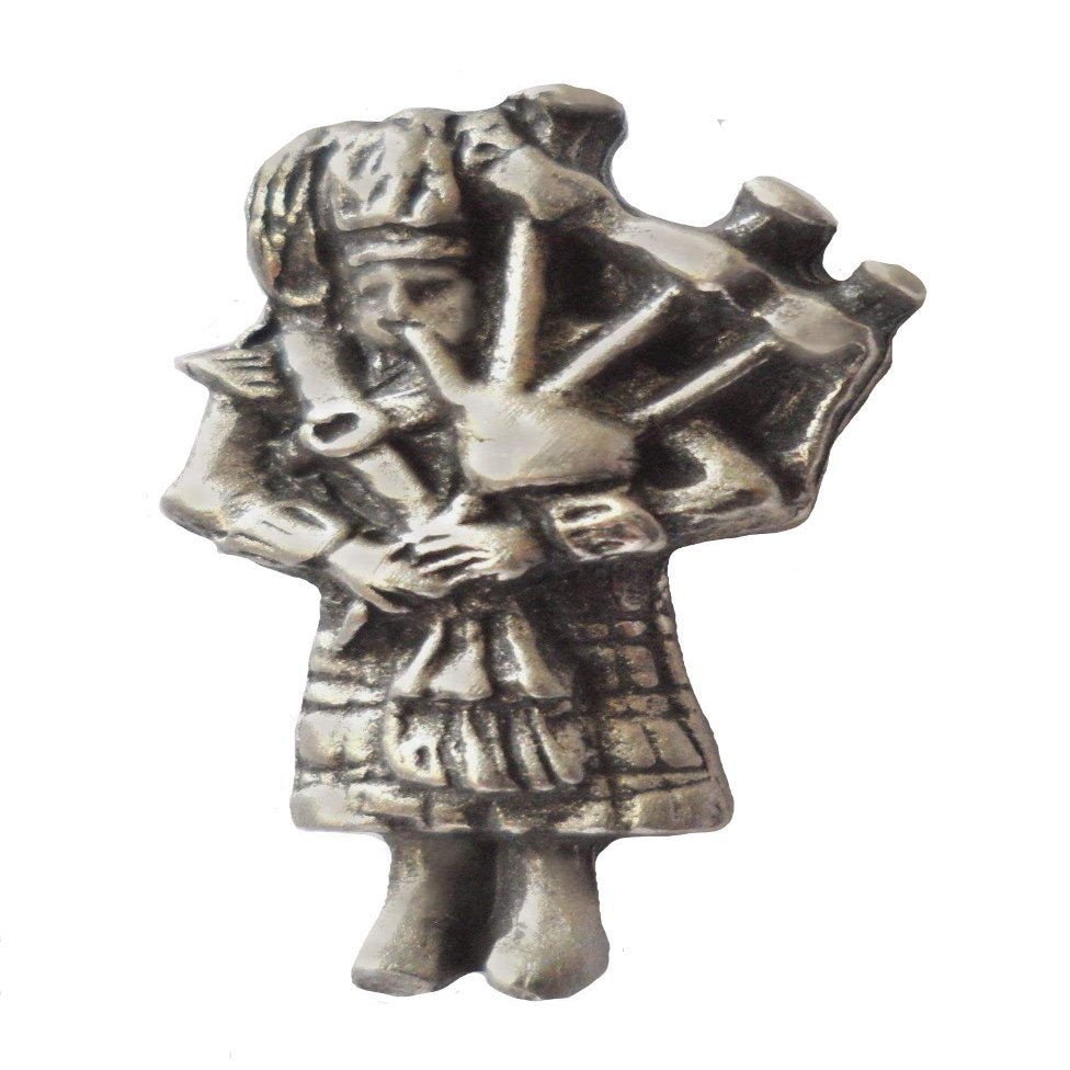 1000 Flags Scotland Piper Bagpipes Player Pewter Pin Badge