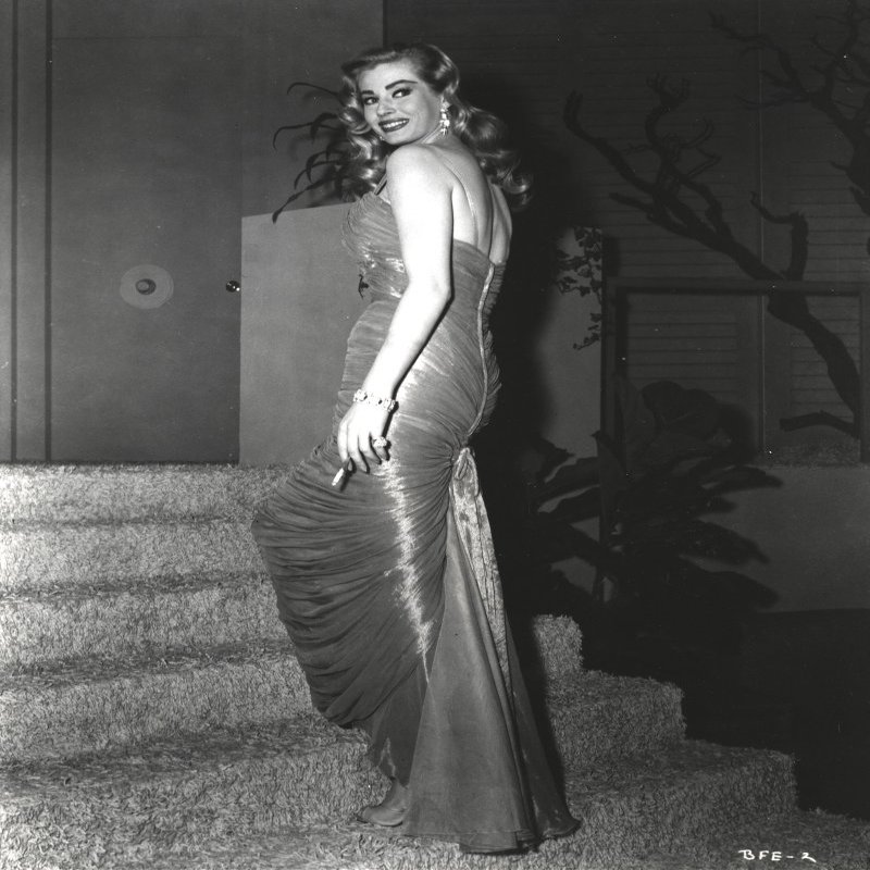 Anita Ekberg sitting in Classic Photo Print (8 x 10)