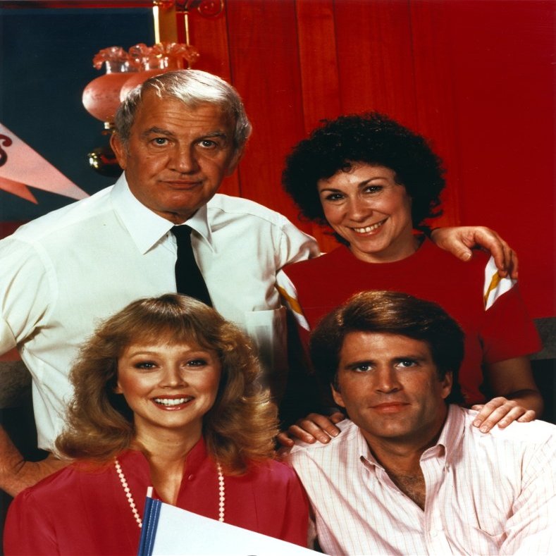 Cheers Cast Posed Together in Portrait Photo Print (24 x 30)