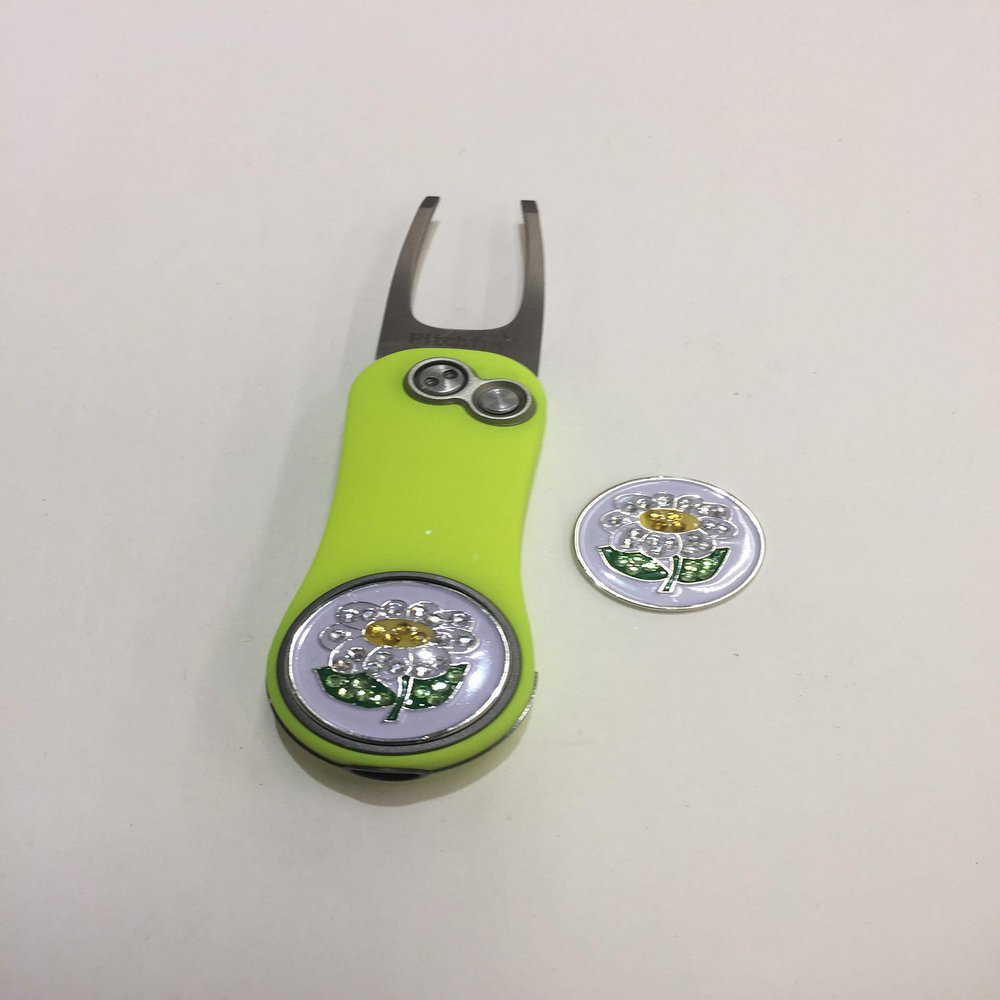 J&M Golf Pitchfix Hybrid 2.0 Switchblade Divot Tool -2 Crystal Daisy Markers