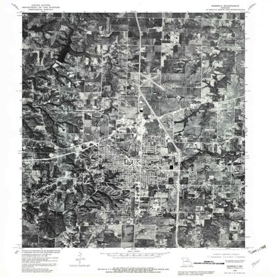 YellowMaps Moberly MO topo map, 1:24000 Scale, 7.5 X 7.5 Minute, Historical, 1980, Updated 1982, 26.9 x 22 in - Tyvek