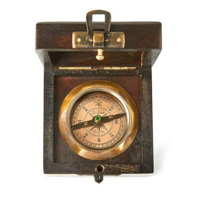 Super7One Handmade Antique Vintage Brass Compass in Rosewood Box | Exquisite Nautical Compass for Home Decor | Pocket Compass Gift for Every Occasion (Vintage Black)
