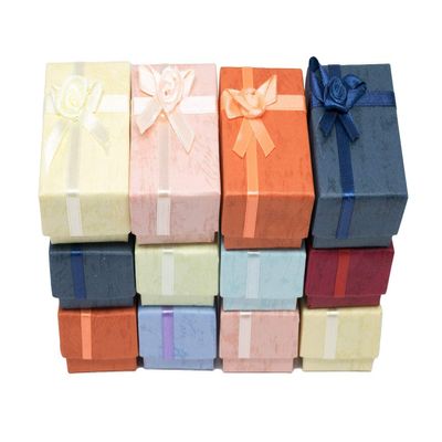 8 Piece Pack Flower Bow Tie Ring Gift Box with Rose-Bug Bow on top. 1 1/2 x 1 7/8 x 1 7/8 (38 x 48 x 48mm)