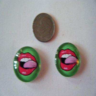 Cabochon, Goth Lips with Tongue Cabochon 20mm Non-calibrated - 2pcs