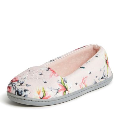 Dearfoams Women's Rebecca Lightweight Cozy Memory Foam Closed Back Slipper with Wide Widths, Dusty Pink, 7-8