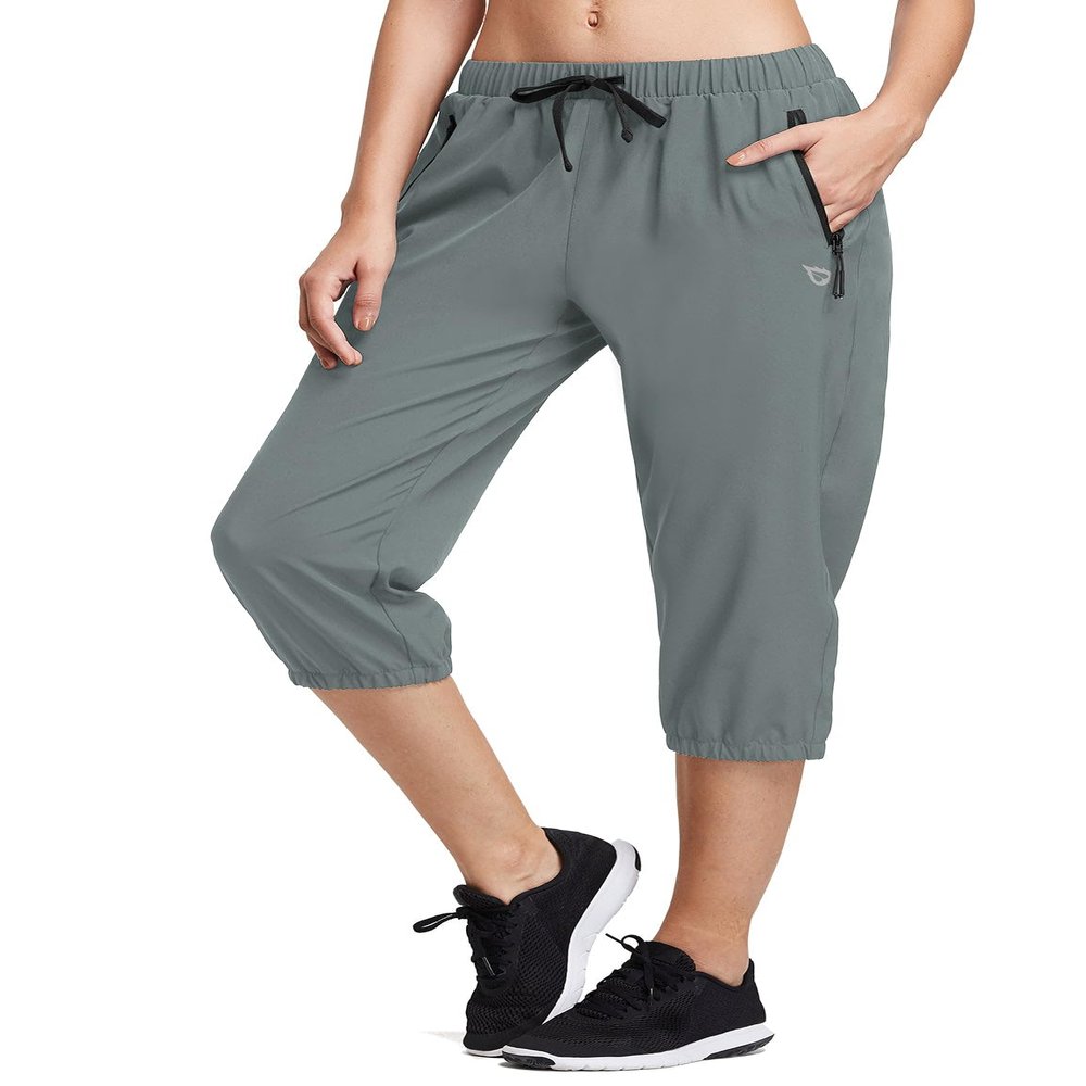 baleaf Women's Lightweight Capri Jogger Hiking Shorts Outdoor Running Capri Pants Zipper Pockets Light Grey X-Small