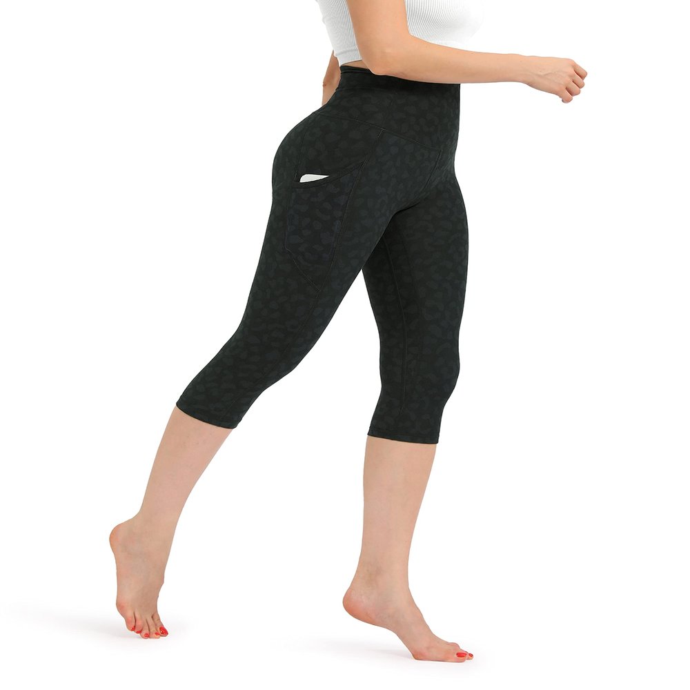 ODODOS Women's High Waisted Printed Yoga Capris with Pocket, Tummy Control Non See Through Workout Sports Running Athletic Capri Leggings, Charcoal Leopard, Large