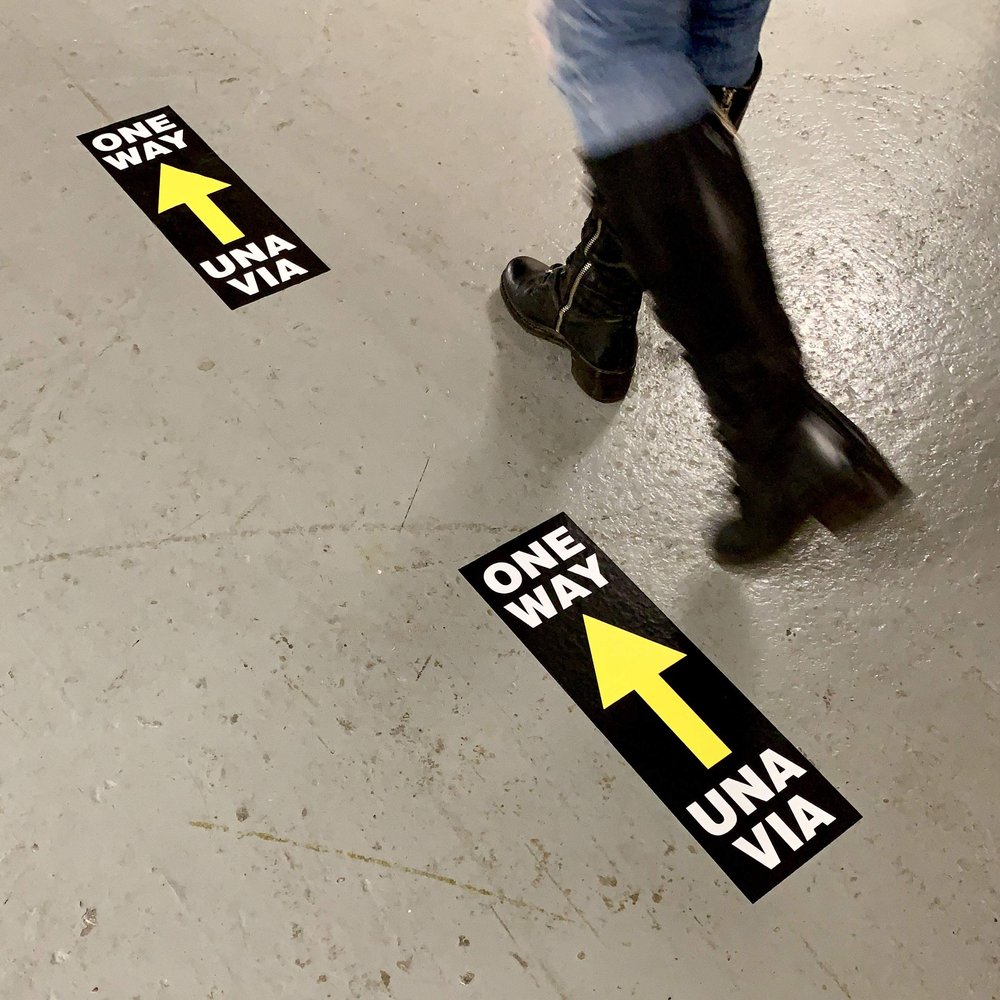Bilingual One Way Floor Decals - Social Distancing Floor Stickers - Una Via Directional Floor Arrows - 6" x 18 Non-Slip Removable Vinyl Decal (10 per pack)