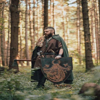 ARTIZANSTORE Medieval Heather Type Shield with a Crest
