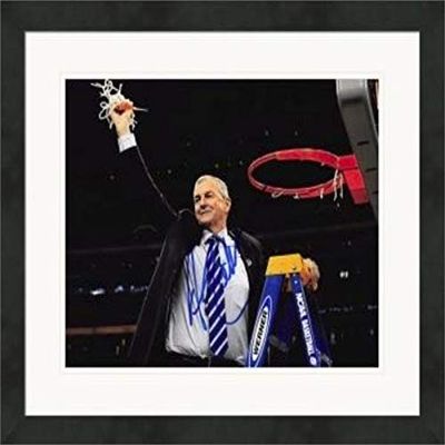 Autograph Warehouse 528540 8 x 10 in. Jim Calhoun Autographed Matted & Framed Photo - Connecticut Huskies44; NCAA Champions No.33