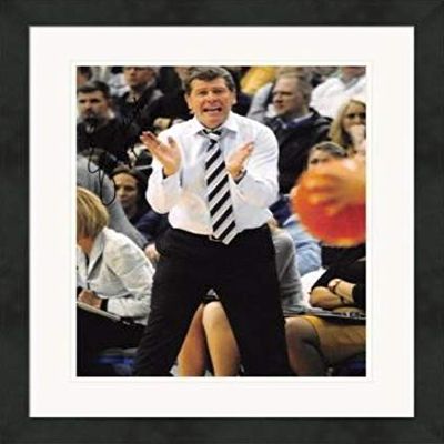 Autograph Warehouse 528477 8 x 10 in. Geno Auriemma Autographed Matted & Framed Photo - Womans Basketball Coach University of Connecticut No.16 National Champions