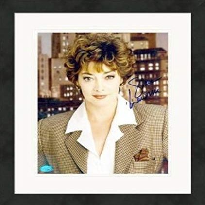 Autograph Warehouse 517153 8 x 10 in. Sharon Lawrence Autographed Matted & Framed Photo - NYPD Blue No.2