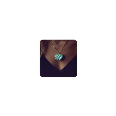 Aimimier Luminous Heart Necklace Halloween Fluorescent Stone Necklace Glow in The Dark Accessories for Women (Green)