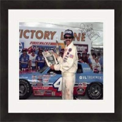 Autograph Warehouse 409903 8 x 10 in. Richard Petty Autographed - AWR25 Matted & Framed Photo