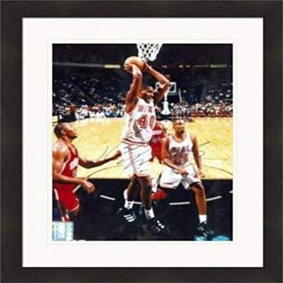 Autograph Warehouse 409785 8 x 10 in. Kurt Thomas Autographed Matted & Framed Photo - Miami Heat