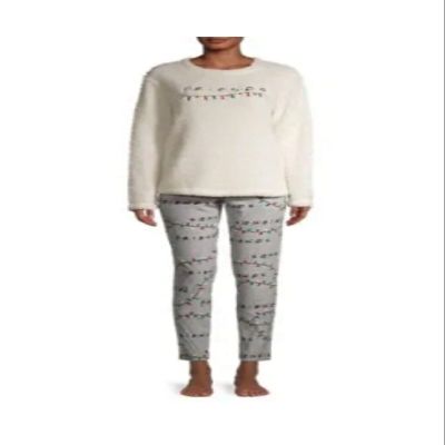 Women's Friends Christmas Plush Pajamas 2 Piece Pajama Set (2X) Winter White