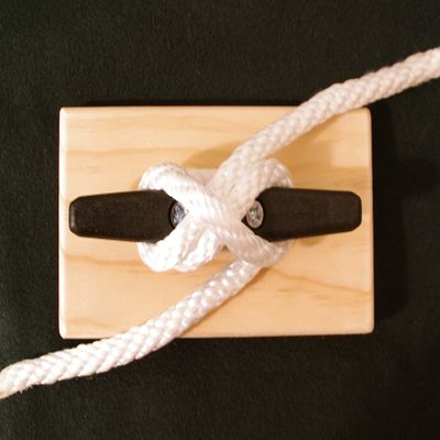 Knot tying for boaters