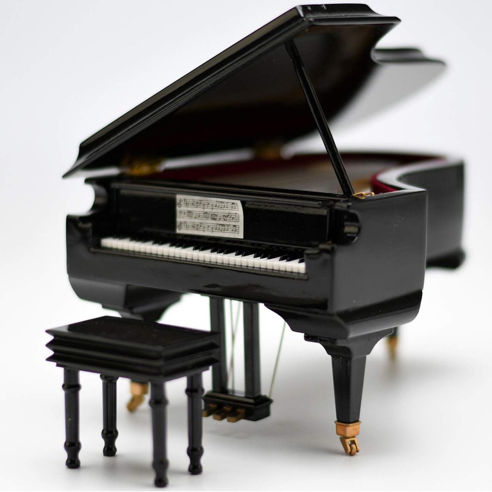 MusicBoxAttic Miniature Grand Glossy Black Piano Music Box  18 Note Classical Mechanical Wind-Up Jewelry Box Organizer  Romantic Gift for Boys and Girls - Ma'oz Tzur, Rock of Ages (Jewish Version)