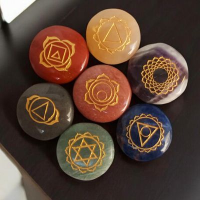 Chakra Stones Reiki Healing Crystal Set of 7 | Engraved Chakra Symbols Polished Palm Stones | Holistic Energy Balancing Crystals for Meditation, Yoga & Therapy | Spiritual Gift Set for Wellness
