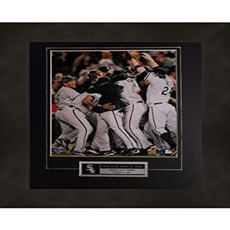 Autograph Warehouse 584098 2005 Chicago White Sox Team 8 x 10 in. Photo - Alcs Pennant Celebration - Matted & Framed