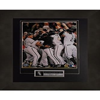 Autograph Warehouse 584098 2005 Chicago White Sox Team 8 x 10 in. Photo - Alcs Pennant Celebration - Matted & Framed