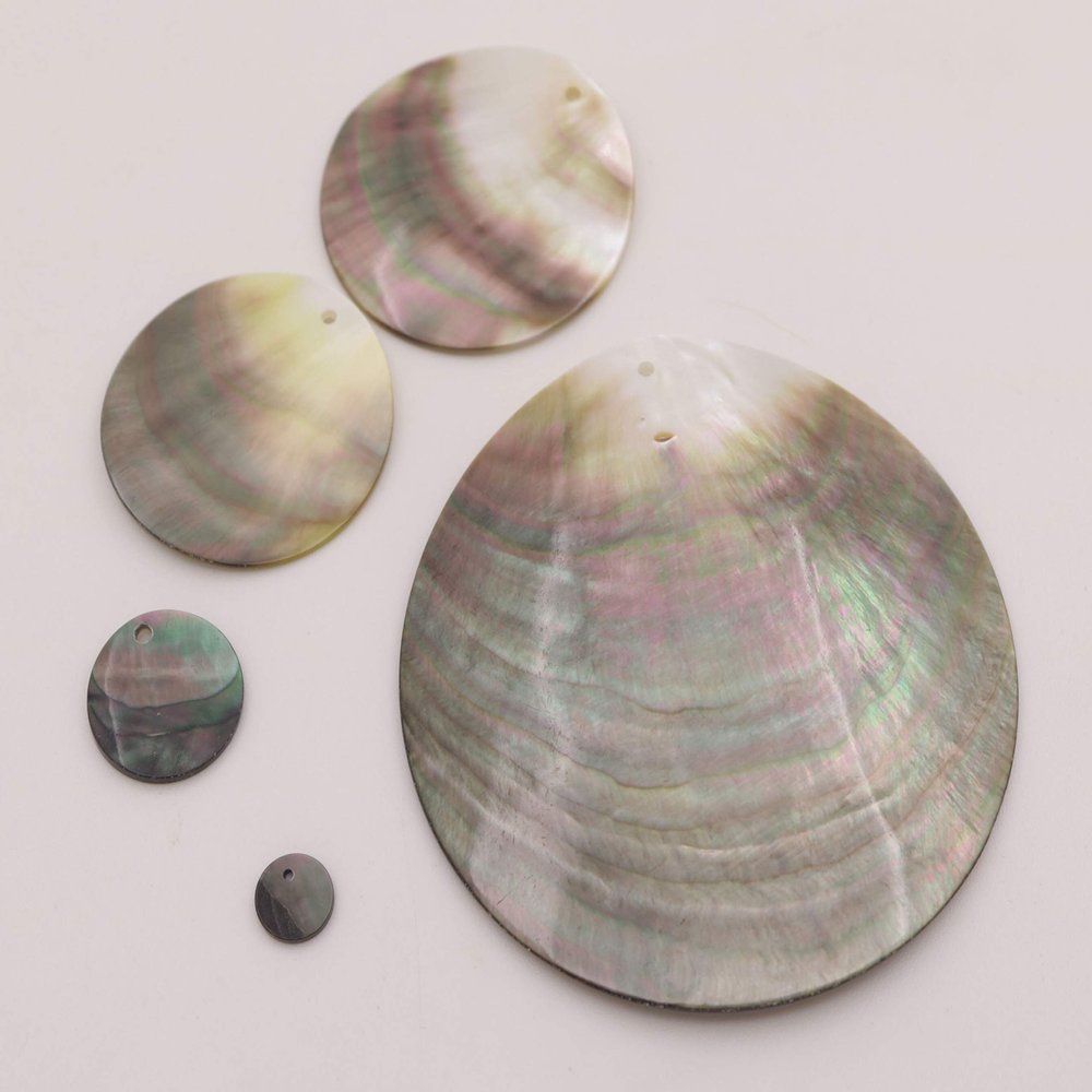 1 Pcs 10-80mm Flat Round Natural Black Lip Shell Pendant Earring Mother of Pearl - (Item Diameter: 50mm)
