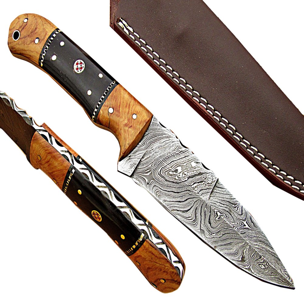 Custom handmade Damascus steel hunting knife