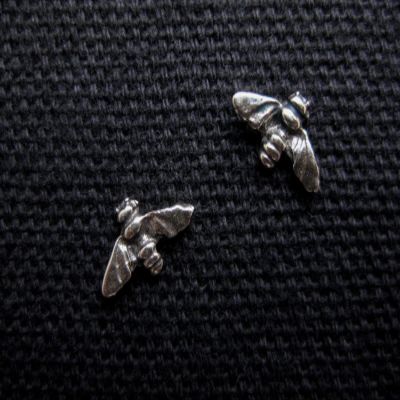 1 Set of .925 Sterling Silver BEE Stud / Post Earrings & Gift Box