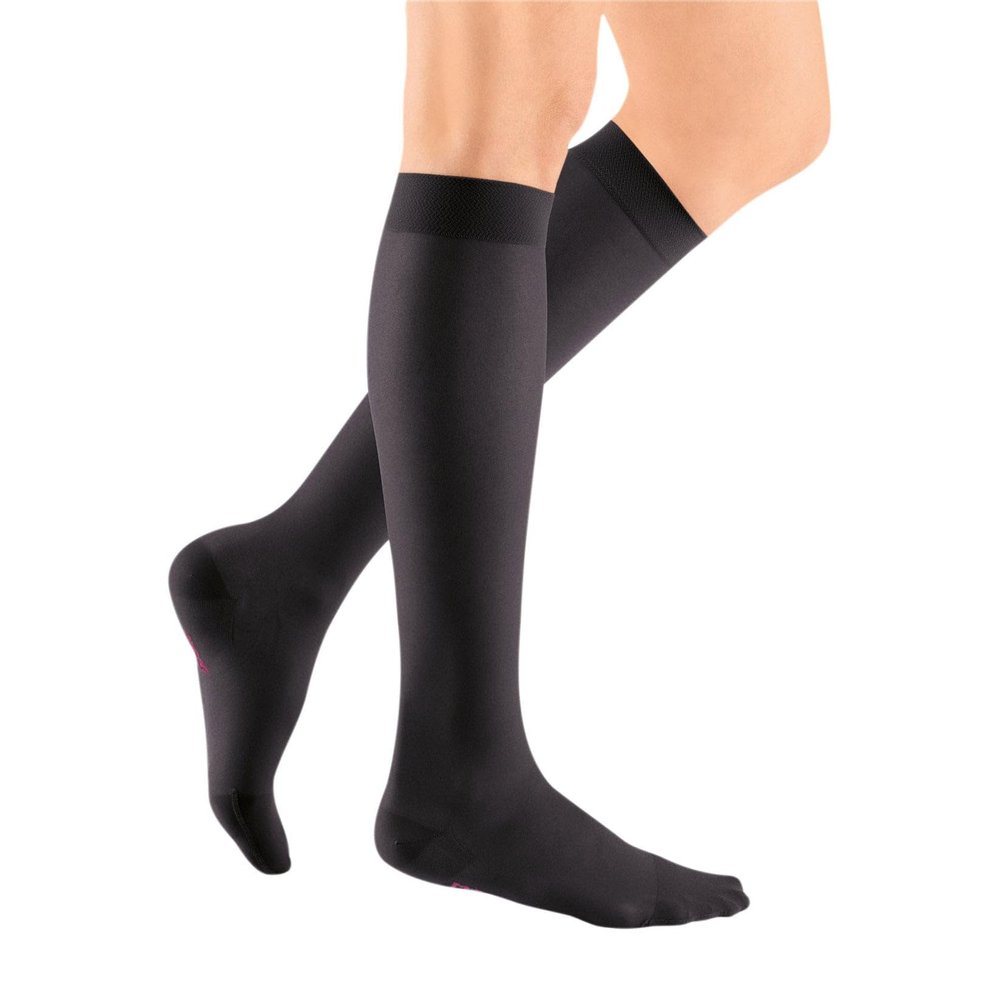Medi Sheer & Soft Closed Toe Knee Highs 20 30 mmHg Navy I
