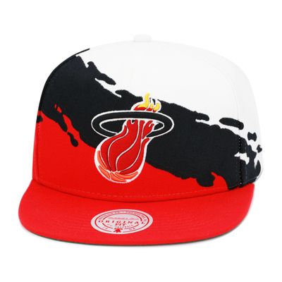 Mitchell & Ness Men's Miami Heat Hardwood Classics Paintbrush Snapback Cap, White/Red