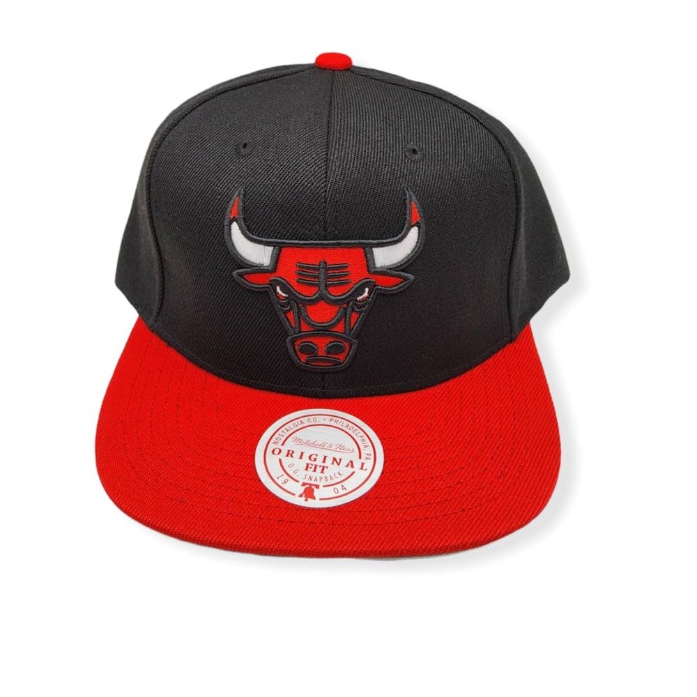 Mitchell & Ness Chicago Bulls Core Basic Snapback, Black/Red
