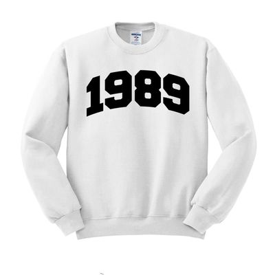 TeesAndTankYou College Style 1989 Sweatshirt Unisex 4X-Large White