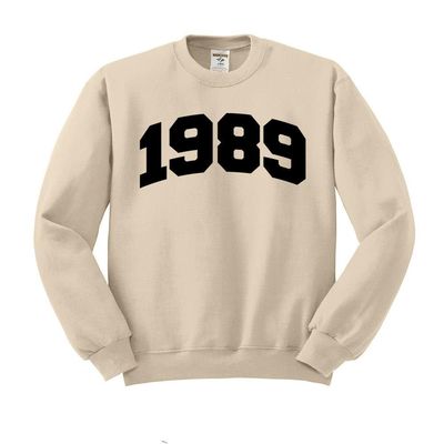 TeesAndTankYou College Style 1989 Sweatshirt Unisex 2X-Large Sand