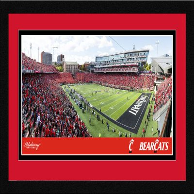 Cincinnati Bearcats Football - 20.375 x 12.5-inch Framed Picture with Mat