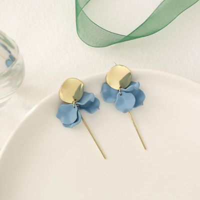 DAOMEI Fashion Gold Color Clip On Earrings Women's Blue Petals Mosquito Coil Ear Clip Silicone Pad Cuff Earrings