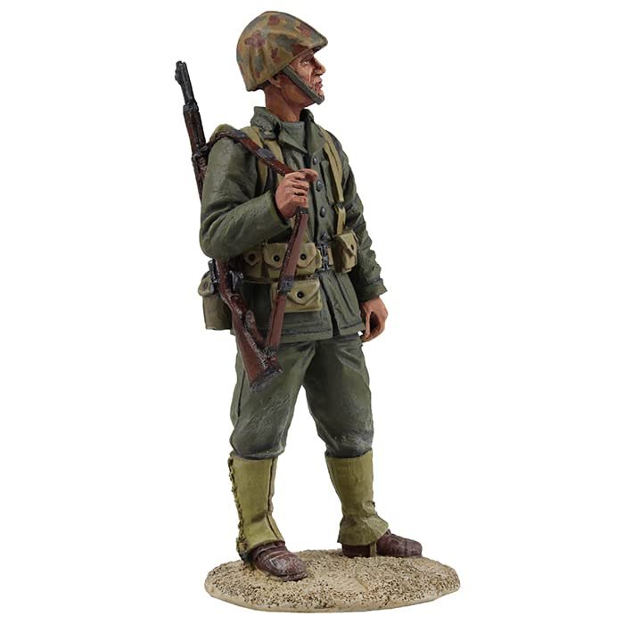 W. Britain Jack Tars & Leathernecks 13018 U.S. Marine Rifleman World War 2 Pacific 1:30 Scale Metal (Approximately 2.5 INCHES Tall)