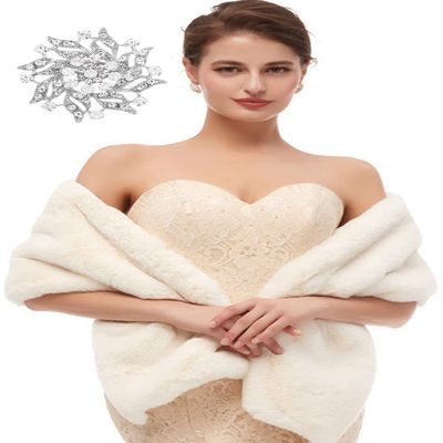 Sakytal Women Wedding Faux Fur Shawls Wraps Winter Bridal Ivory Long Fur Scarf Stole with Brooch for Bride and Bridesmaids