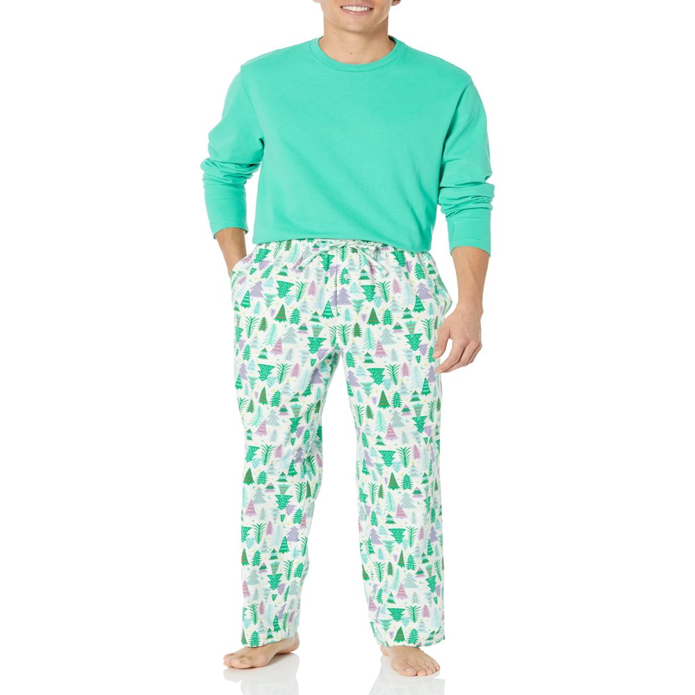 Amazon Essentials Men's Flannel Pant and Long-Sleeve T-Shirt Pajama Set, Ecru Festive Tree, X-Small
