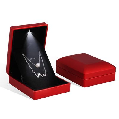 Rolin Roly 2Pcs Red Pendant Box with LED Light Square Jewelry Necklace Case Jewellry Display Gift Boxes for Wedding Pendants Box Ceremony Engagement Proposal Anniversary