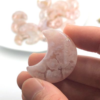 1pc Random Natural Flower Agate Quartz Crystal Moon Carvings Sakura Gift Women Girl Pendant Crafts