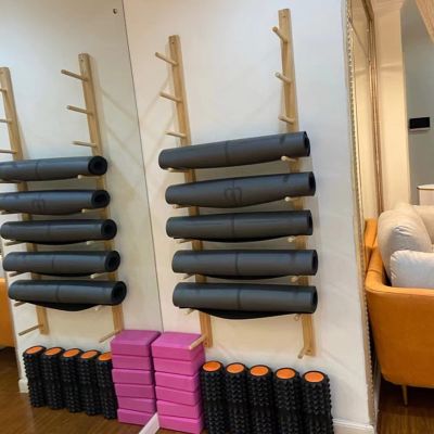 LXLZYXSF Gym Office Workout Mats Rack Foam Roller Holder Yoga Mats Organizer Wood Wall-Mount, Shelf for Yoga Straps, Resistance Bands, Jump Ropes