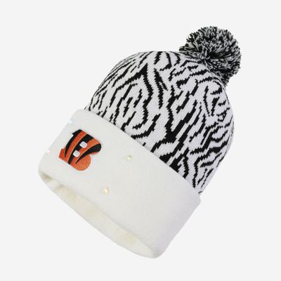 FOCO Men's NFL Team Logo Light Up Skull Winter Knit Cap Beanie Hat, Pack of 1