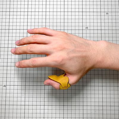 ASAki Mongolian Leather Archery Thumb Ring,Handmade,Adjustable Tightness,Suitable for Traditional Bows up to 60 lbs,Made of Leather and Resin. (M/Thin)
